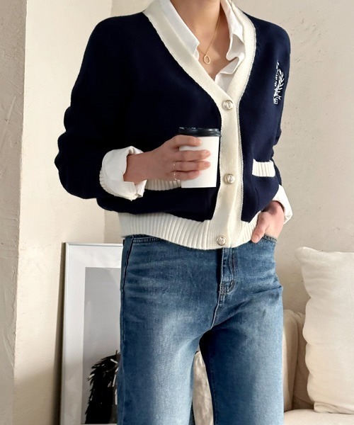 NANING9（ナンニング）の「NANING9 配色刺繍Vネックニットカーディガン（カーディガン/ボレロ・レディース・クリーム/ネイビー・FREE）」の13枚目の写真