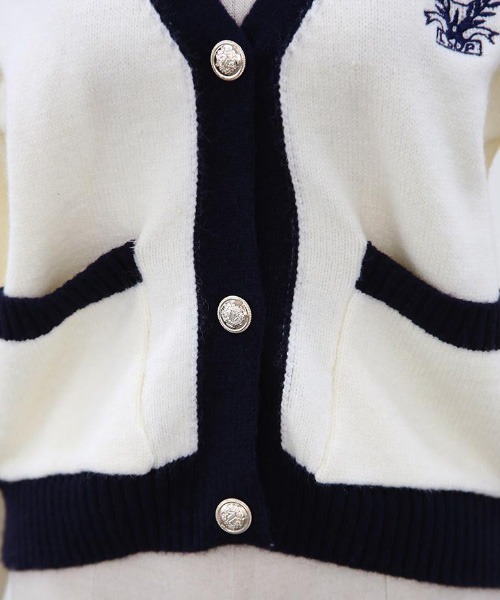 NANING9（ナンニング）の「NANING9 配色刺繍Vネックニットカーディガン（カーディガン/ボレロ・レディース・クリーム/ネイビー・FREE）」の22枚目の写真