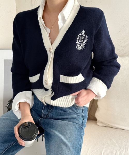 NANING9（ナンニング）の「NANING9 配色刺繍Vネックニットカーディガン（カーディガン/ボレロ・レディース・クリーム/ネイビー・FREE）」の17枚目の写真