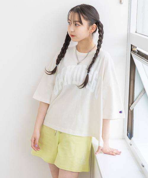 repipi armario（レピピ アルマリオ）の「【champion/チャンピオン×repipi】カレッジロゴワイドT（Tシャツ/カットソー・キッズ・パープル/アイボリー/オートミール/スミクロ/イエロー系/ブルーグリーン・SMALL/MEDIUM/LARGE）」の2枚目の写真