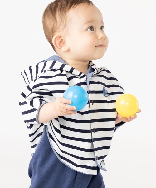 SHIPS(シップス)の「SHIPS KIDS:ボーダー リバーシブル マント(ポンチョ・キッズ・ベージュ/ライトブルー・ONE SIZE)」の2枚目の写真