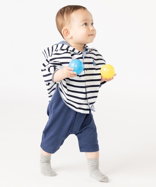 SHIPS(シップス)の「SHIPS KIDS:ボーダー リバーシブル マント(ポンチョ・キッズ・ベージュ/ライトブルー・ONE SIZE)」の3枚目の写真