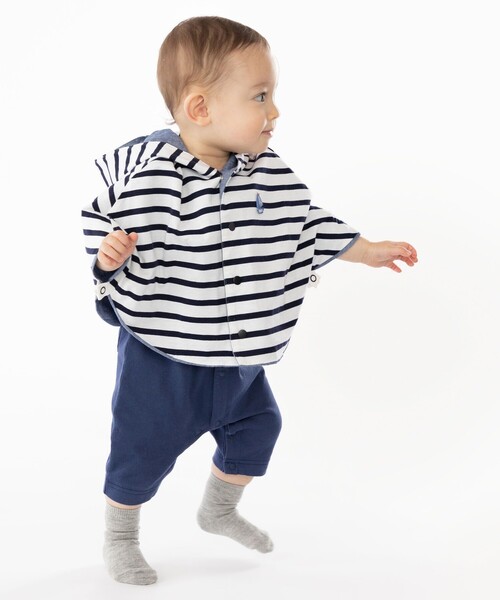 SHIPS(シップス)の「SHIPS KIDS:ボーダー リバーシブル マント(ポンチョ・キッズ・ベージュ/ライトブルー・ONE SIZE)」の7枚目の写真