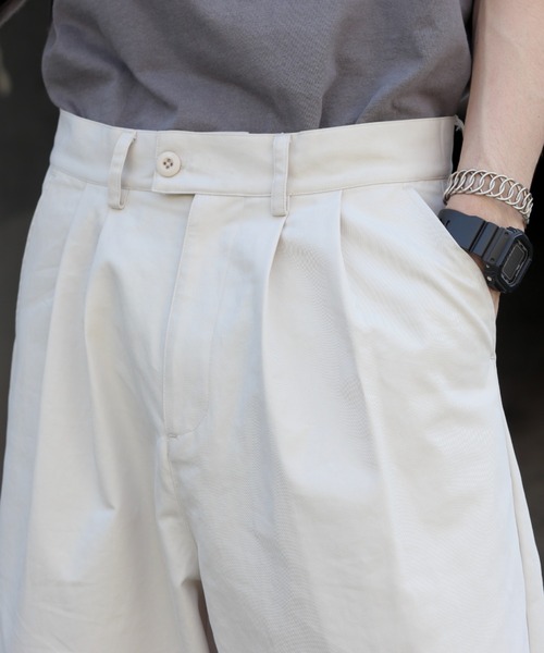 INTER FACTORY（インターファクトリー）の「ファッションインフルエンサー DAISUKE - 2タックルーズボリュームワイドパンツ（その他パンツ・メンズ・アイボリー/ブラック・SMALL/MEDIUM/LARGE）」の4枚目の写真