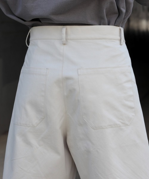 INTER FACTORY（インターファクトリー）の「ファッションインフルエンサー DAISUKE - 2タックルーズボリュームワイドパンツ（その他パンツ・メンズ・アイボリー/ブラック・SMALL/MEDIUM/LARGE）」の5枚目の写真