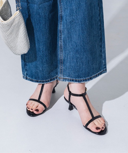 EVOL(イーボル)の「【EVOL】Tストラップラウンドトゥサンダル IU5144(サンダル・レディース・アイボリー/ゴールド/ブラック/ワイン・S/M/L/LL)」の1枚目の写真