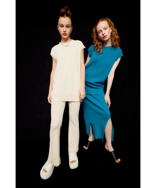 SLY（スライ）の「LIMITED ITEM FRENCH SLEEVE CRUSH TUNIC フレンチスリーブ クラッシュ チュニック ノースリーブ セットアップ可能 ベスト（ニット/セーター・レディース・グレー/ブラック/アイボリー/ターコイズブルー・FREE）」の8枚目の写真