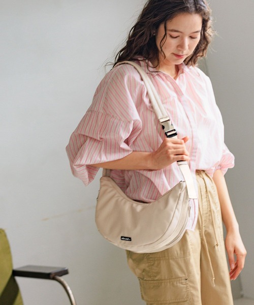 niko and...（ニコアンド）の「オリジナル月型ショルダーバッグ（ショルダーバッグ・レディース・ブラック/アイボリー・0）」の4枚目の写真