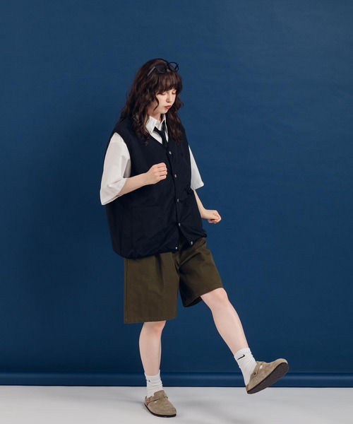 MUHET(ミュエータ)の「Vネックナイロンベスト(ベスト・レディース・ブラック/カーキ/ライトグレー・X-LARGE/MEDIUM)」の10枚目の写真