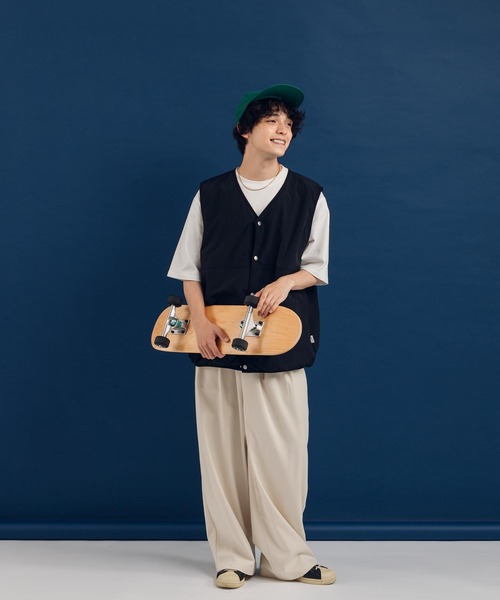 MUHET(ミュエータ)の「Vネックナイロンベスト(ベスト・レディース・ブラック/カーキ/ライトグレー・X-LARGE/MEDIUM)」の15枚目の写真