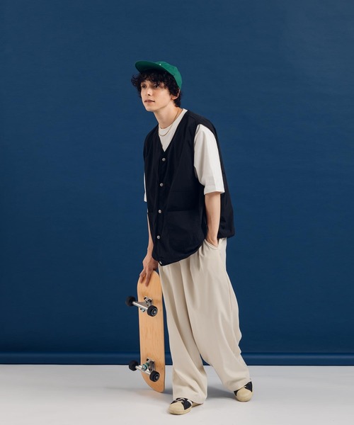 MUHET(ミュエータ)の「Vネックナイロンベスト(ベスト・レディース・ブラック/カーキ/ライトグレー・X-LARGE/MEDIUM)」の16枚目の写真