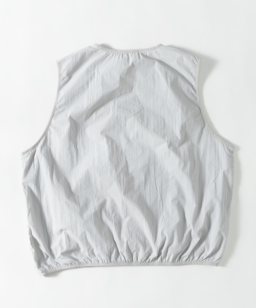 MUHET(ミュエータ)の「Vネックナイロンベスト(ベスト・レディース・ブラック/カーキ/ライトグレー・X-LARGE/MEDIUM)」の19枚目の写真