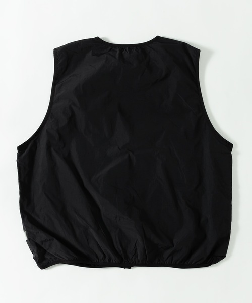MUHET(ミュエータ)の「Vネックナイロンベスト(ベスト・レディース・ブラック/カーキ/ライトグレー・X-LARGE/MEDIUM)」の5枚目の写真