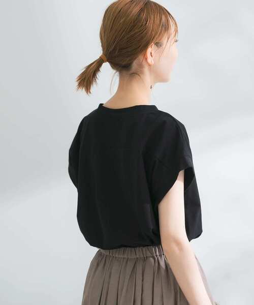 URBAN RESEARCH ROSSO WOMEN（アーバンリサーチ　ロッソ）の「ドライタッチデザインコクーンTシャツ（Tシャツ/カットソー・レディース・ブラック/パープル/オフホワイト/グリーン・FREE）」の17枚目の写真