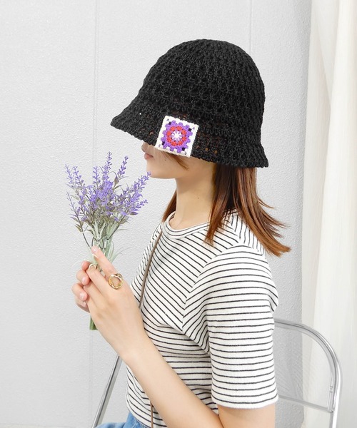 minia(ミニア)の「クロシェ編み フラワーパッチバケットハット(ハット・レディース・ブラック/グリーン/ナチュラル・FREE)」の2枚目の写真