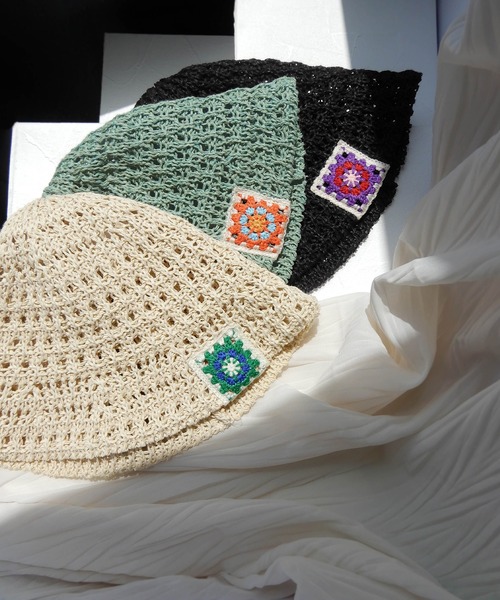 minia(ミニア)の「クロシェ編み フラワーパッチバケットハット(ハット・レディース・ブラック/グリーン/ナチュラル・FREE)」の4枚目の写真