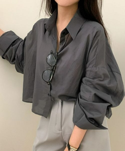 BEIDELLI（ベイデリー）の「[BELLIDE MADE] クロップシアールーズフィットシャツ（シャツ/ブラウス・レディース・イエロー/ネイビー/ホワイト/スカイブルー/ローズ/チャコールグレー・FREE）」の3枚目の写真