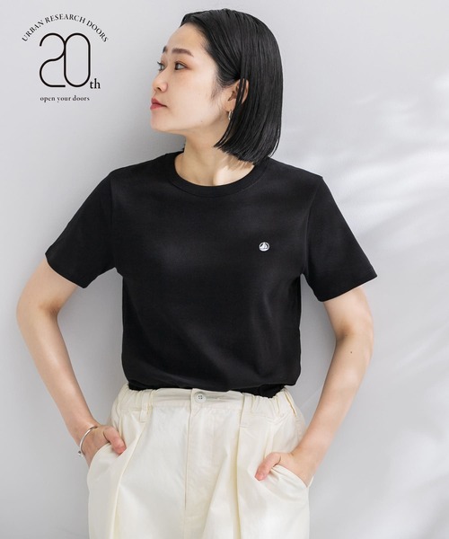 PETIT BATEAU（プチバトー）の「『別注』PETIT BATEAU×DOORS　20th embroidery t-shirts（Tシャツ/カットソー・レディース・ホワイト/ブラック/ライトグレー・MEDIUM/SMALL/X-SMALL）」の2枚目の写真