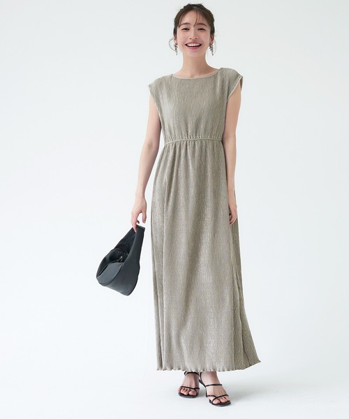 サテンプリーツノースリワンピース