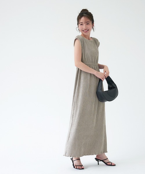 サテンプリーツノースリワンピース