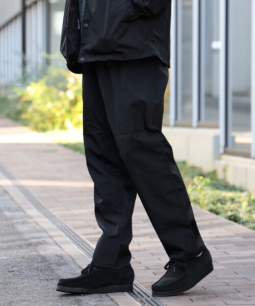 B:MING by BEAMS(ビーミングバイビームス)の「CITY DWELLERS / ナイロン イージースラックス 23AW (セットアップ対応)(スラックス・メンズ・ブラック・SMALL/MEDIUM/LARGE)」の1枚目の写真