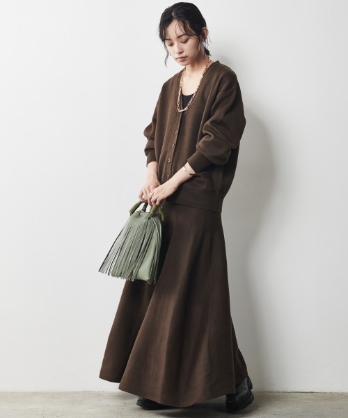 CHIC STYLE(シックスタイル)の「<大きいサイズ>シンプルVネックカーディガン シックスタイル(カーディガン/ボレロ・レディース・ブラック/ブラウン・3L/5L/L/4L/LL)」の1枚目の写真