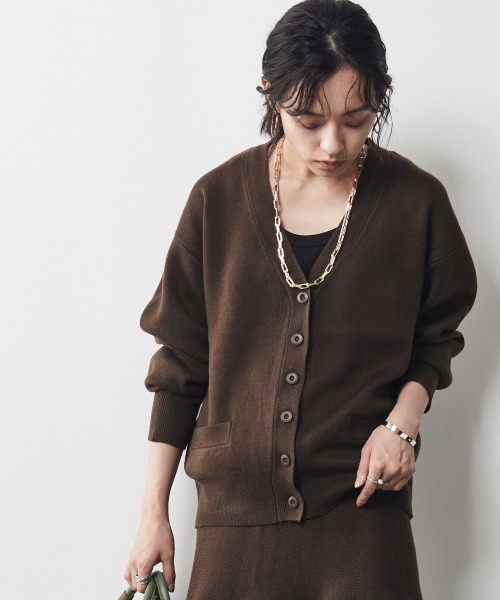 CHIC STYLE(シックスタイル)の「<大きいサイズ>シンプルVネックカーディガン シックスタイル(カーディガン/ボレロ・レディース・ブラック/ブラウン・3L/5L/L/4L/LL)」の12枚目の写真