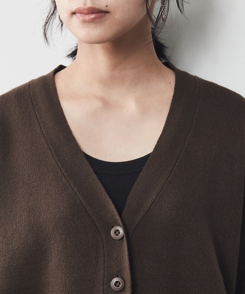 CHIC STYLE(シックスタイル)の「<大きいサイズ>シンプルVネックカーディガン シックスタイル(カーディガン/ボレロ・レディース・ブラック/ブラウン・3L/5L/L/4L/LL)」の18枚目の写真