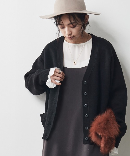 CHIC STYLE(シックスタイル)の「<大きいサイズ>シンプルVネックカーディガン シックスタイル(カーディガン/ボレロ・レディース・ブラック/ブラウン・3L/5L/L/4L/LL)」の17枚目の写真