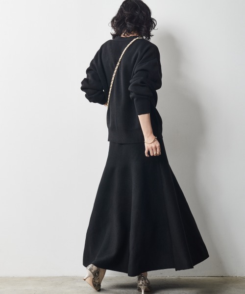 CHIC STYLE(シックスタイル)の「<大きいサイズ>シンプルVネックカーディガン シックスタイル(カーディガン/ボレロ・レディース・ブラック/ブラウン・3L/5L/L/4L/LL)」の10枚目の写真