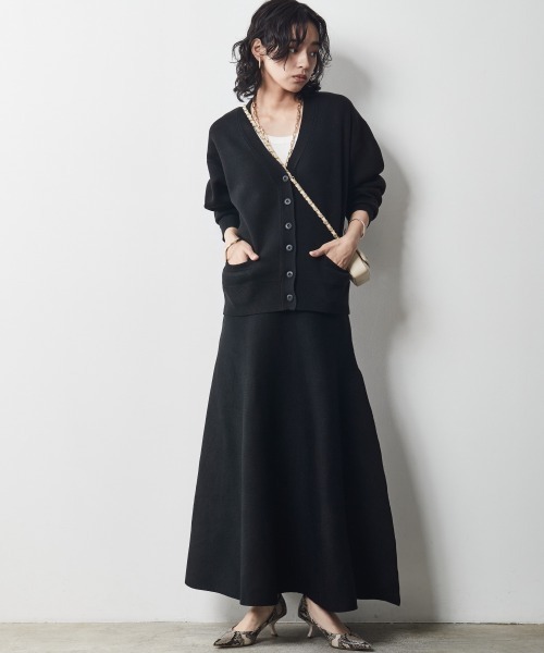 CHIC STYLE(シックスタイル)の「<大きいサイズ>シンプルVネックカーディガン シックスタイル(カーディガン/ボレロ・レディース・ブラック/ブラウン・3L/5L/L/4L/LL)」の4枚目の写真