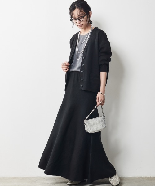 CHIC STYLE(シックスタイル)の「<大きいサイズ>シンプルVネックカーディガン シックスタイル(カーディガン/ボレロ・レディース・ブラック/ブラウン・3L/5L/L/4L/LL)」の8枚目の写真