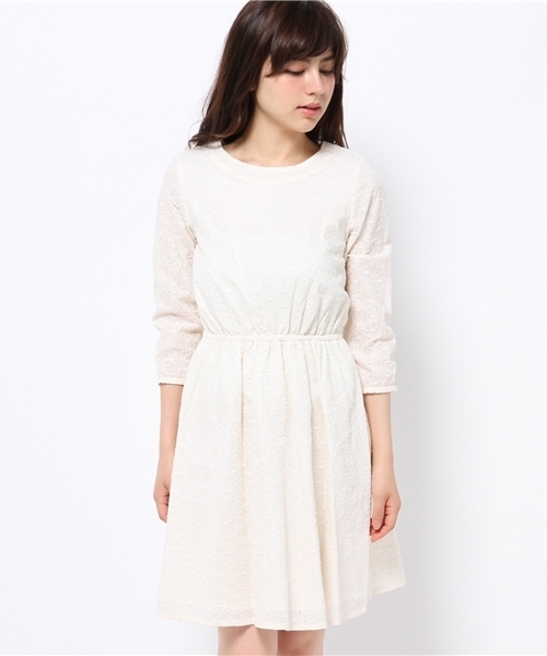 NATURAL BEAUTY BASIC（ナチュラルビューティーベーシック）の「エンブロイダリーワンピース（ワンピース・レディース・イエロー/ホワイト系その他/ネイビー・MEDIUM/SMALL）」の4枚目の写真