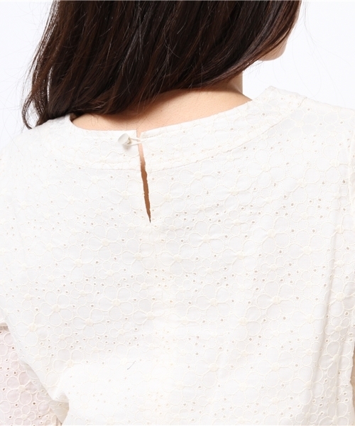 NATURAL BEAUTY BASIC（ナチュラルビューティーベーシック）の「エンブロイダリーワンピース（ワンピース・レディース・イエロー/ホワイト系その他/ネイビー・MEDIUM/SMALL）」の10枚目の写真