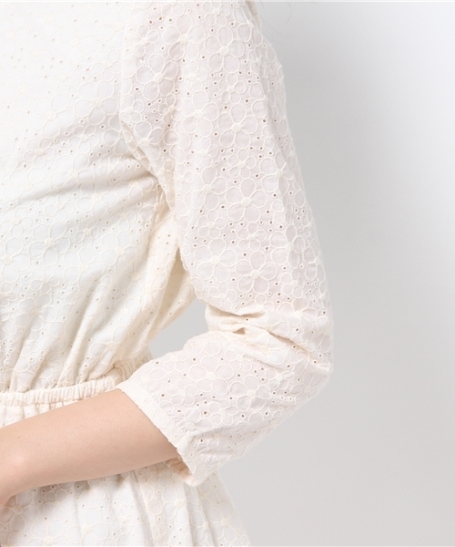 NATURAL BEAUTY BASIC（ナチュラルビューティーベーシック）の「エンブロイダリーワンピース（ワンピース・レディース・イエロー/ホワイト系その他/ネイビー・MEDIUM/SMALL）」の11枚目の写真