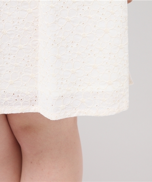 NATURAL BEAUTY BASIC（ナチュラルビューティーベーシック）の「エンブロイダリーワンピース（ワンピース・レディース・イエロー/ホワイト系その他/ネイビー・MEDIUM/SMALL）」の12枚目の写真