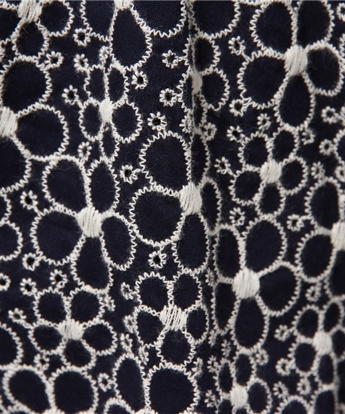 NATURAL BEAUTY BASIC（ナチュラルビューティーベーシック）の「エンブロイダリーワンピース（ワンピース・レディース・イエロー/ホワイト系その他/ネイビー・MEDIUM/SMALL）」の9枚目の写真