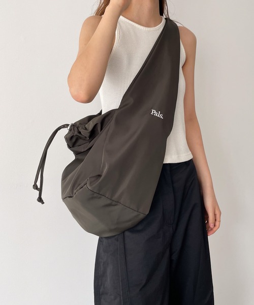 CANAL JEAN（キャナルジーン）の「choice_cnl　Pals.刺繍ショルダーバッグ（ショルダーバッグ・レディース・チャコールグレー/ブラック/ベージュ・ONE SIZE）」の4枚目の写真