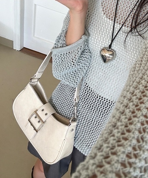 wears(ウェアーズ)の「べルトショルダーミニバッグ(ショルダーバッグ・レディース・アイボリー/ブラック/シルバー・FREE)」の4枚目の写真