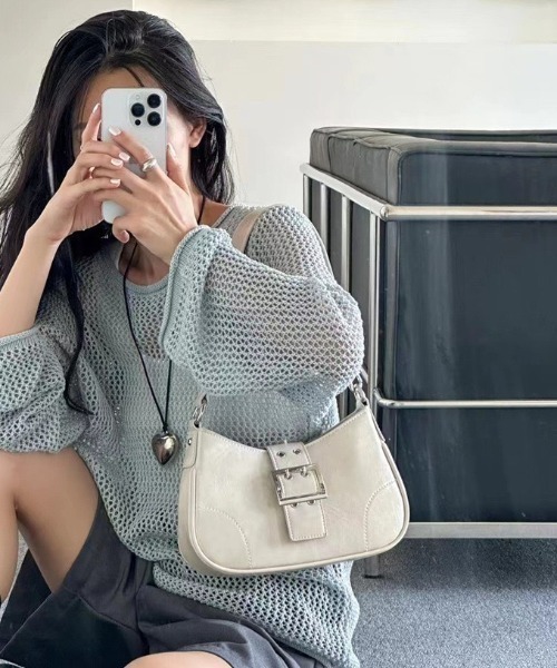 wears(ウェアーズ)の「べルトショルダーミニバッグ(ショルダーバッグ・レディース・アイボリー/ブラック/シルバー・FREE)」の10枚目の写真