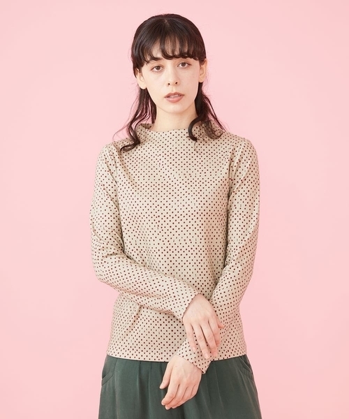 Jocomomola（ホコモモラ）の「30color ボトルネックカットソー（Tシャツ/カットソー・レディース・アイボリー/ブラック/スモークピンク/ライトブルー/ブルーグリーン/ピンク/レッド/グリーン/ボルドー/マスタード/ミント/パープル/ネイビー/ライトパープル/ベージュ・40）」の2枚目の写真