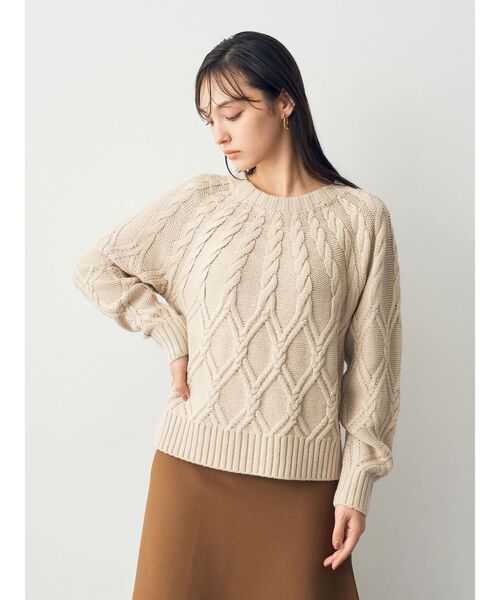 YECCA VECCA(イェッカヴェッカ)の「求心ケーブルニット(ニット/セーター・レディース・レッド/ベージュ/ネイビー・FREE)」の4枚目の写真