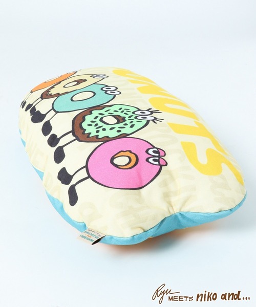 niko and（ニコアンド）の「【RYU AMBE】コラボ クッション