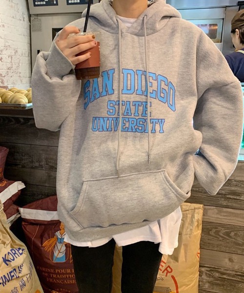 SHEPP(シープ)の「カレッジロゴ プルパーカー(パーカー・レディース・レッド/グレー/ネイビー/ブラック・L/XXL/XL)」の2枚目の写真