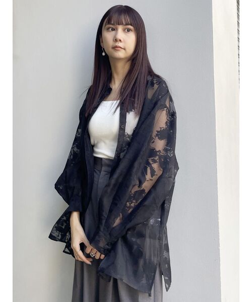 MURUA（ムルーア）の「シアーパターンオーバーシャツ（シャツ/ブラウス・レディース・ホワイト/ブラック・FREE）」の8枚目の写真