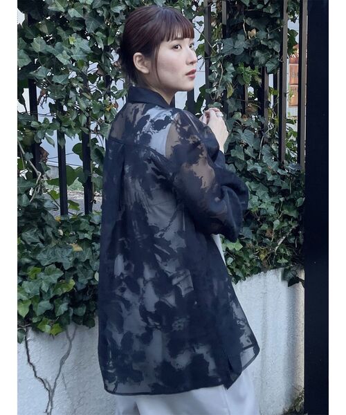 MURUA（ムルーア）の「シアーパターンオーバーシャツ（シャツ/ブラウス・レディース・ホワイト/ブラック・FREE）」の16枚目の写真