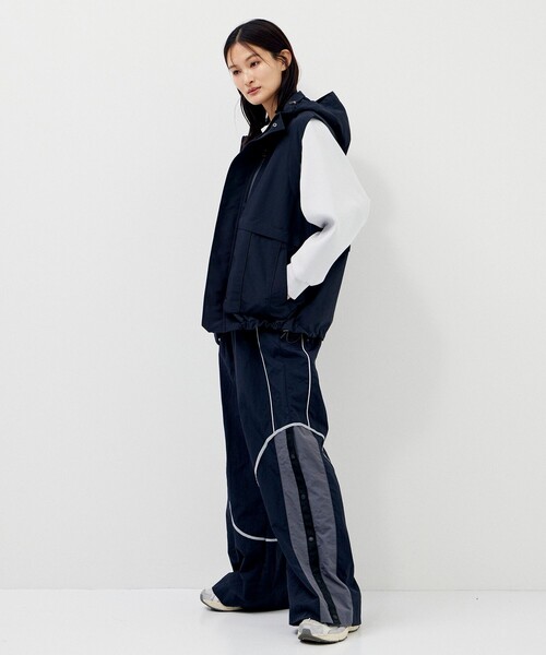 CITY TOKYO(シティトウキョウ)の「【UVカット】【手洗い可能】【撥水機能】アクティブカーブデザインワイドストレートパンツ(その他パンツ・レディース・オフホワイト/ブラック・1/2)」の4枚目の写真