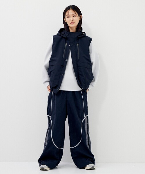 CITY TOKYO(シティトウキョウ)の「【UVカット】【手洗い可能】【撥水機能】アクティブカーブデザインワイドストレートパンツ(その他パンツ・レディース・オフホワイト/ブラック・1/2)」の5枚目の写真