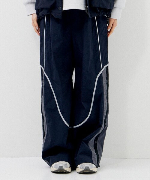 CITY TOKYO(シティトウキョウ)の「【UVカット】【手洗い可能】【撥水機能】アクティブカーブデザインワイドストレートパンツ(その他パンツ・レディース・オフホワイト/ブラック・1/2)」の6枚目の写真