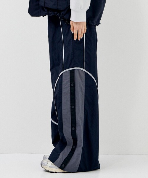 CITY TOKYO(シティトウキョウ)の「【UVカット】【手洗い可能】【撥水機能】アクティブカーブデザインワイドストレートパンツ(その他パンツ・レディース・オフホワイト/ブラック・1/2)」の7枚目の写真